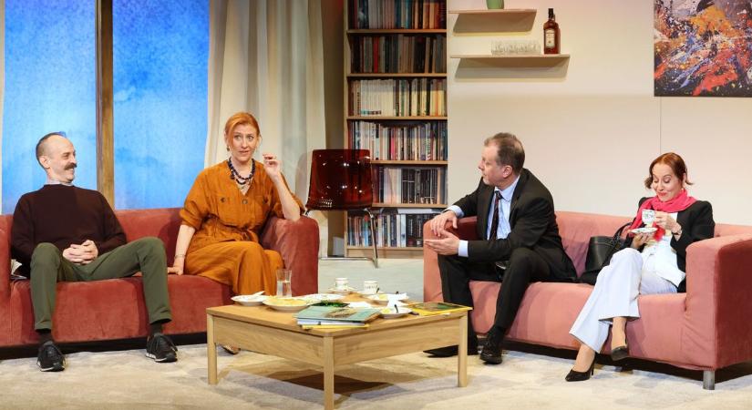 Premier a kamarában: jön Az öldöklés istene (fotókkal, videóval)