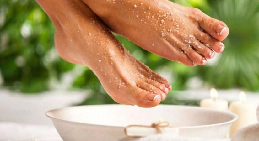 Így készítsd fel lábad, hogy magabiztosan tudj szandált húzni – szakember tanácsai képekben is