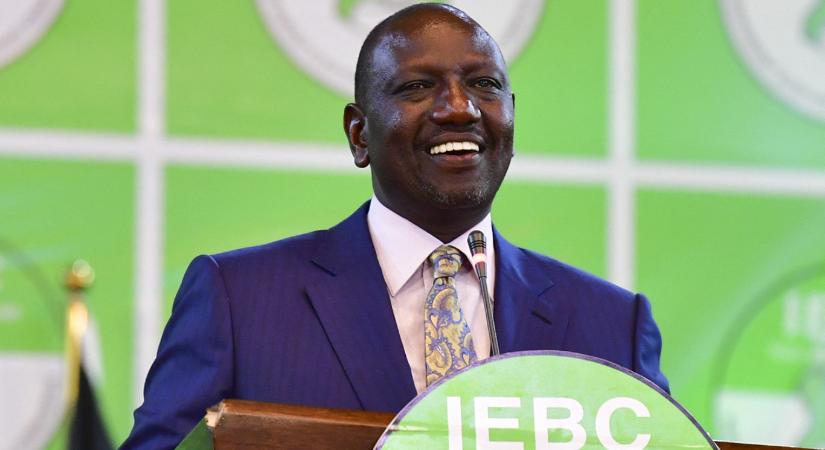 A kenyai elnök eljátszotta az Éjszaka a földön híres jelenetét és a nigériaiak angol kiejtésén gúnyolódott