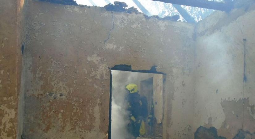 Fekete csütörtök Baranyában: két ház is porig égett