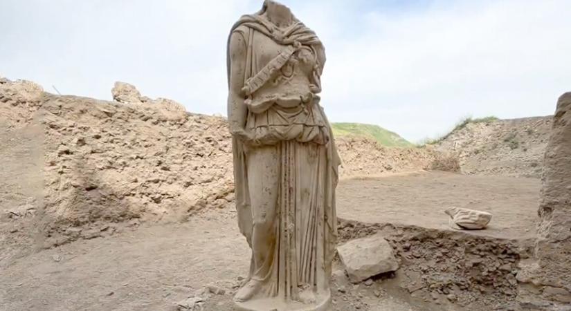 Színházi romok alatt találták meg a görög istennőt