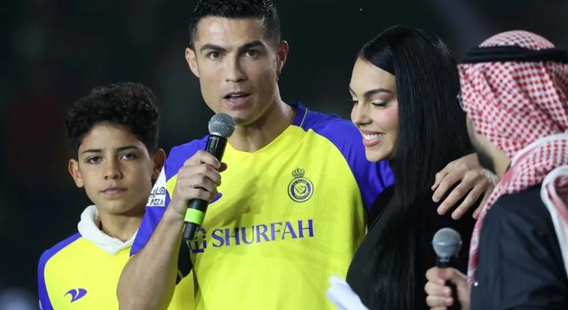 Cristiano Ronaldo egy csapatban játszhat a 15 éves fiával