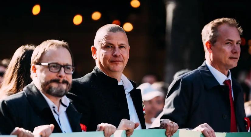 Megszüntették a nyomozást Ruszin-Szendi Romulusz ellen a mandineres újságíró meglökése miatt