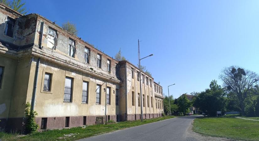 Az ötvenhatos sortűz helyszínén iskola helyett társasházak épülhetnek Mosonmagyaróváron - Galéria