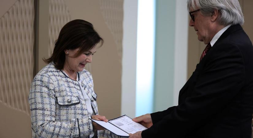 Átvette megbízólevelét Karsai-Juhász Katalin a kiskunhalasi városházán  fotók