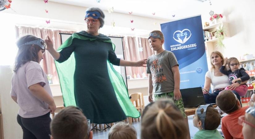 Stroke-ot kapott a nagymama? Ezek az óvodások már biztosan meg tudják őt menteni (galéria, videó)