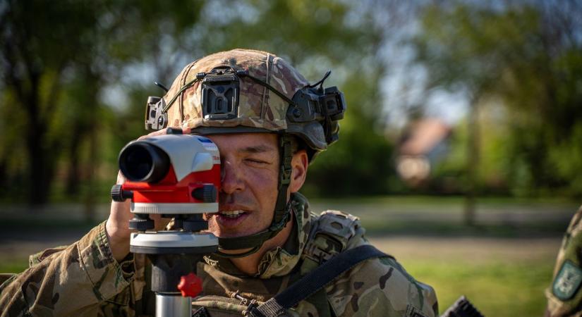 Komoly szakmai mérföldkő: nyolc hét felkészülés után sikeres vizsgával zárult a katonai képzés