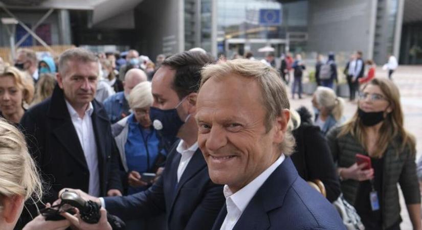 Jól odapörkölt a lengyel miniszterelnök a hiányzó Orbán Viktornak az uniós csúcson