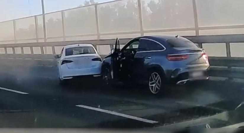 Durva baleset az M0-son - letarolta egymást a két autó