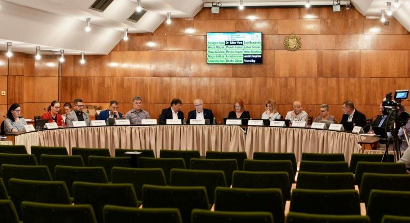 Ezeket a döntéseket hozták az áprilisi ülésen