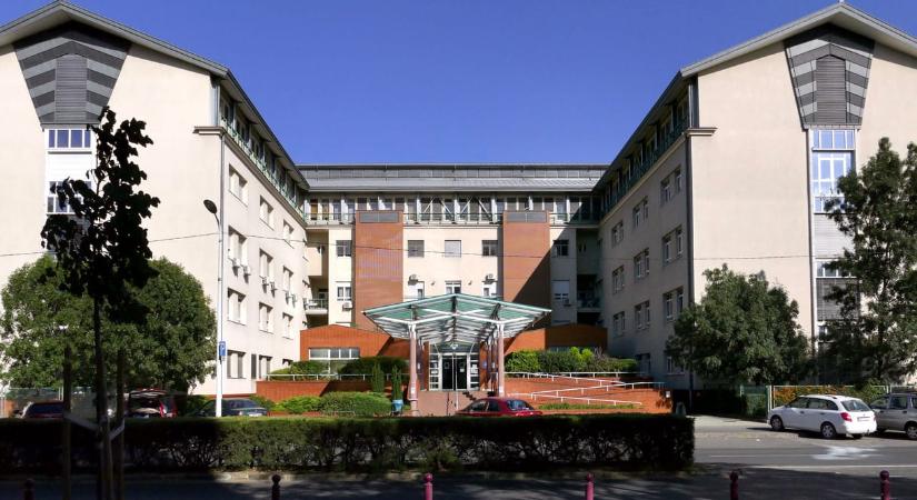 „Otthon kellett volna bevenni” - vzsgálják, miért ismerték fel későn egy idős nő halálos infarktusát a Szent Imre Kórházban