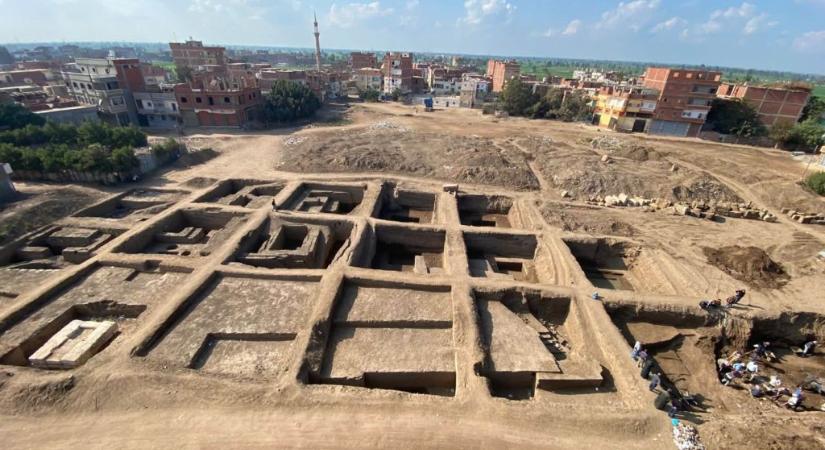 Öt tonnás II. Ramszesz szobrot találtak Egyiptomban