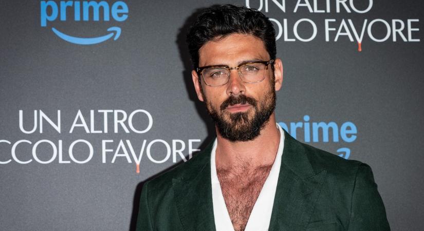 Így zongorázott Budapesten a 365 nap szívdöglesztő sztárja: most bárki elcsípheti Michele Morronét