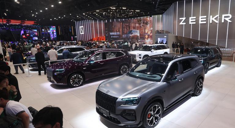 Megnyílt a világ legnagyobb autókiállítása