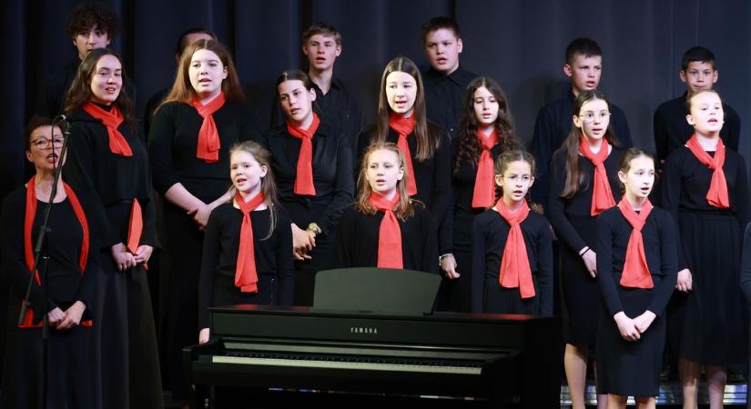 Lélek a dalban: Felcsendült az Éneklő Ifjúság Szekszárdon (képgalériával)