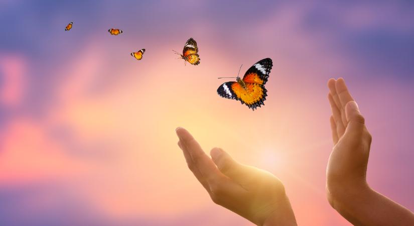 Napi horoszkóp 2026. április 25: napsütéses szombat jön az Oroszlán Holddal