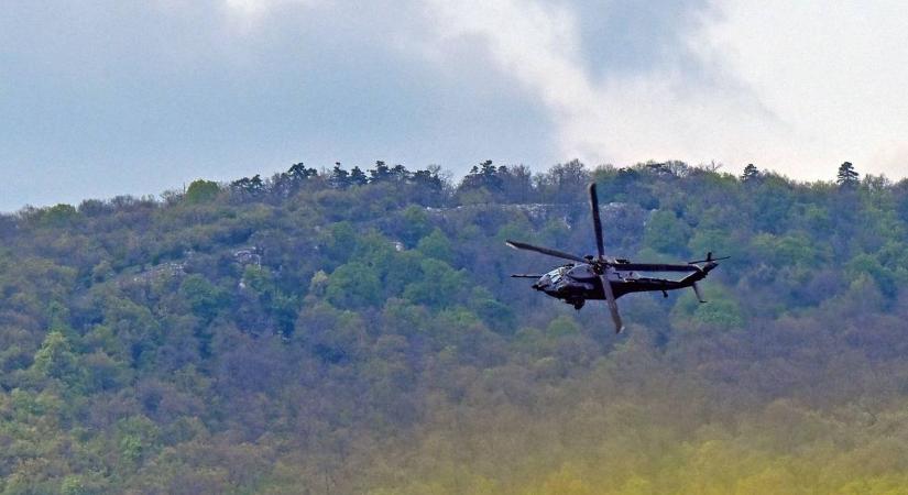 Amerikai helikopterek gyakorlatoznak a Bakony felett