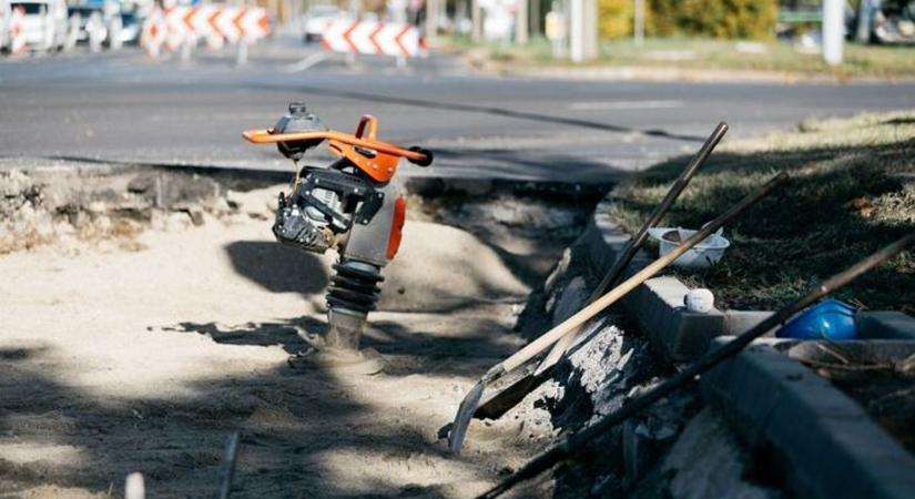 Ez ám a hír! Újabb külterületi utak újulnak meg Hajdú-Biharban!