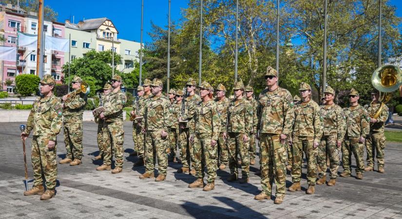 Ünnepélyes katonai eskütétel zajlott Miskolcon - képekkel, videóval