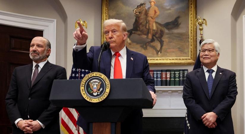 Csak egyetlen egy embernek jutott eddig a Trump-féle „Aranykártyából”