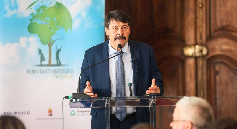 Áder János tartott előadást egri iskolásoknak