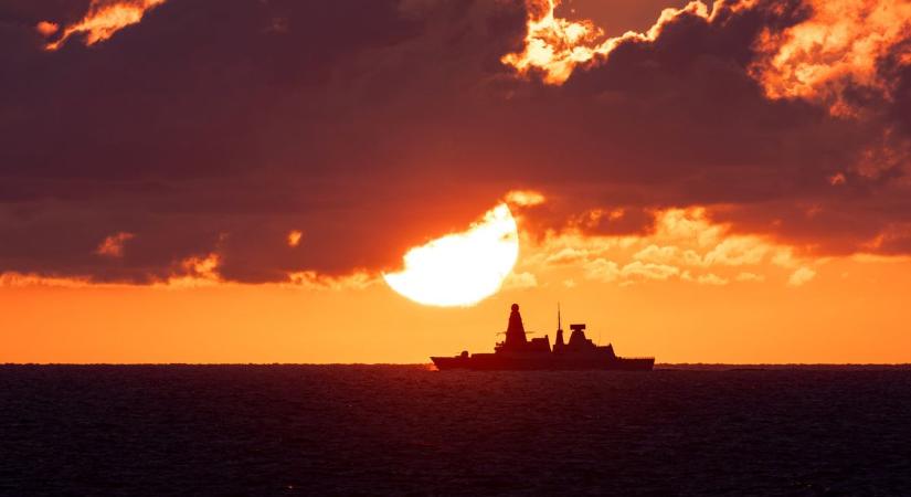 A brit haditengerészet tehetetlen: Putyin árnyékflottája szabadon jár-kel a Csatornán