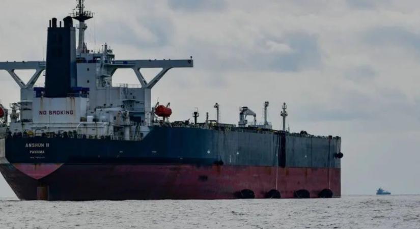 Továbbra is irányíthatatlanul sodródik az orosz tartályhajó a Földközi-tengeren