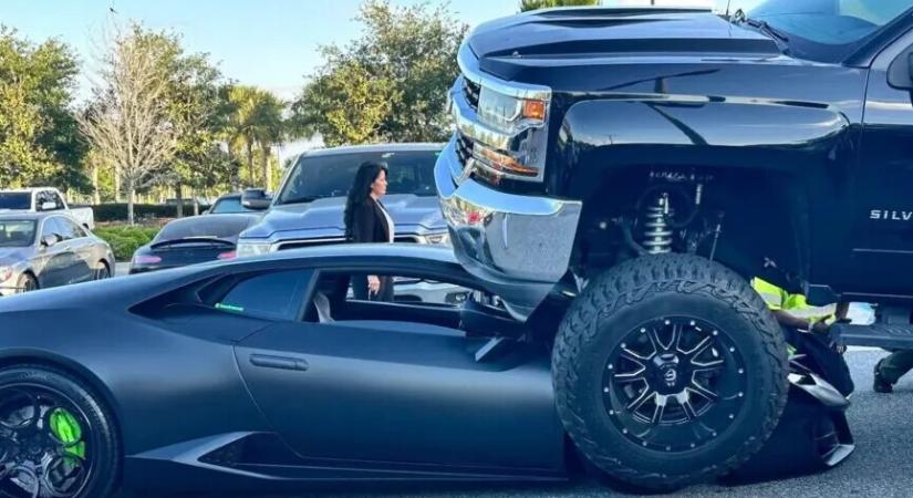 Észre se vette a gigantikus furgon sofőrje, hogy letarolt egy Lamborghinit