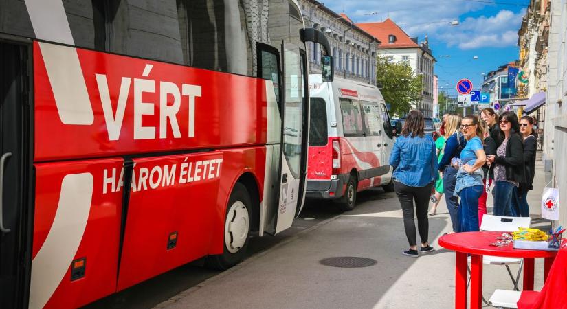 Összefogott Miskolc: több tucatnyian adtak vért pénteken (képekkel)
