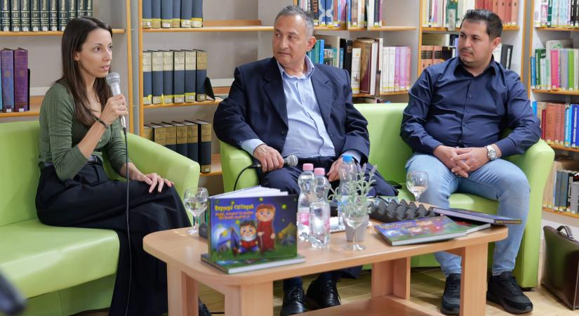 Egyedülálló kétnyelvű mesekönyvet mutattak be a könyvtárban