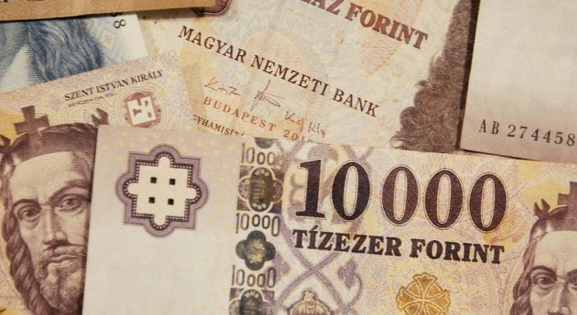 Ennyivel emelkedhet a nettó bére a medián alatt keresőknek