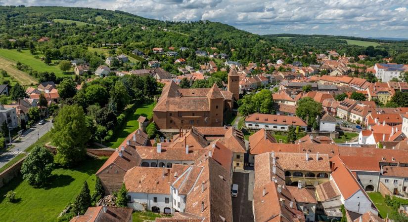 Azbeszt a kőszegi utakon – hatósági intézkedések és laborvizsgálatok