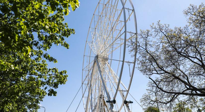 Már épül az óriáskerék Szombathelyen - fotók