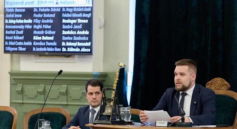 Nem oszlatta fel magát Győr közgyűlése, pedig a Fidesz volt frakcióvezetője is megszavazta