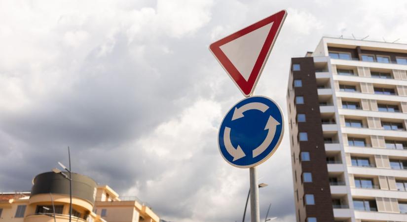 Mutatjuk, miért jobb, ha szombat délután elkerüli ezt a kecskeméti körforgalmat