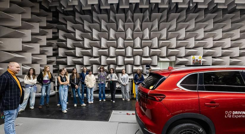 Nem csak fiúk játszótere: lányok hódítják meg az autóipart