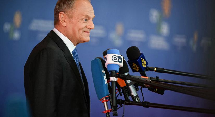 Kíméletlenül beolvasott a hiányzó Orbánnak Tusk az EU-csúcson