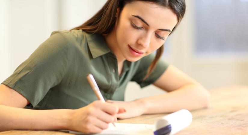 Ezt teszi az agyaddal, ha már csak telefonon pötyögsz, és egyáltalán nem írsz kézzel