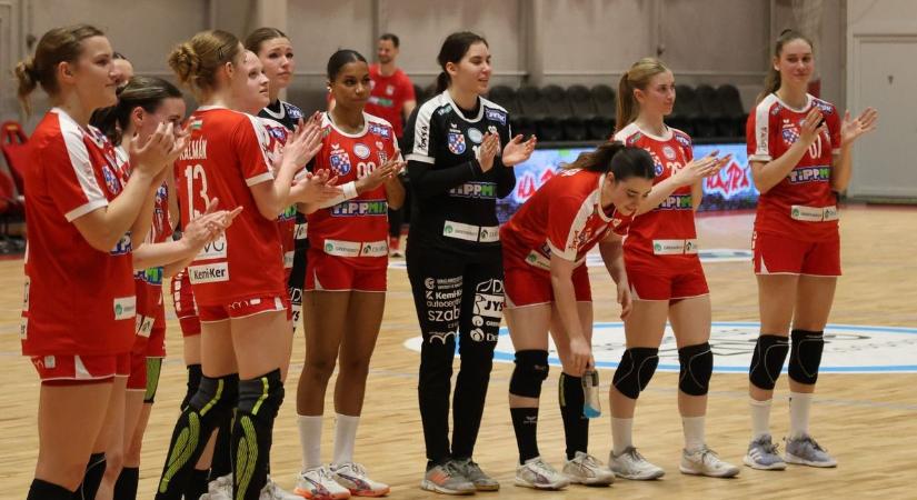 Nem nagyon kell már itt semmit mondani, küzdenek a becsületért