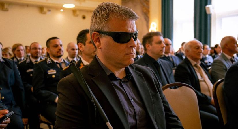 Bizalommal adom át számára a fogyatékosságügy irányításának terhét