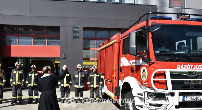 Csodaszép AquaMAN tűnt fel Marcaliban, 41 településen vetik be a tűzoltók új szuperjárgányát