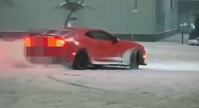 Nem volt jó ötlet videóra venni, ahogy driftelget – 3 hónapra ugrott a jogsija