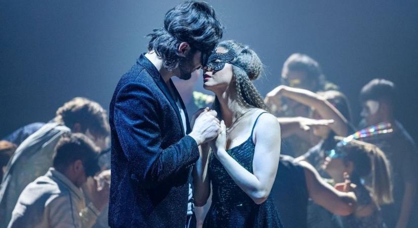 Sosem látott kulisszatitkok: a színészek kitálalnak a formabontó előadásról