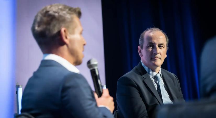 Független szakértők világíthatják át a koronavírus-járvány ideje alatti lélegeztetőgép- és vakcinabeszerzéseket