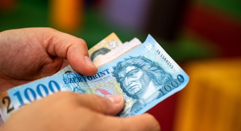 ING: reális cél a 350 forintos euróárfolyam az év közepére