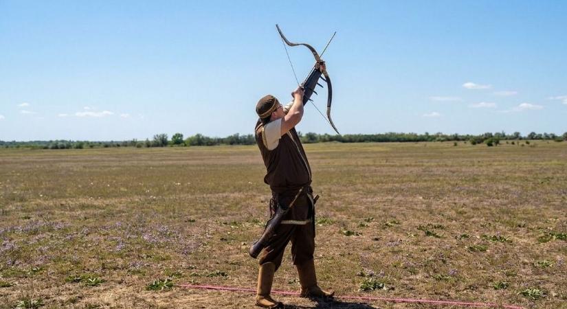 Holnap bárki találkozhat vele Szolnokon – elmeséli titkait az autista íjász, aki négy év szobafogság után lett világbajnok