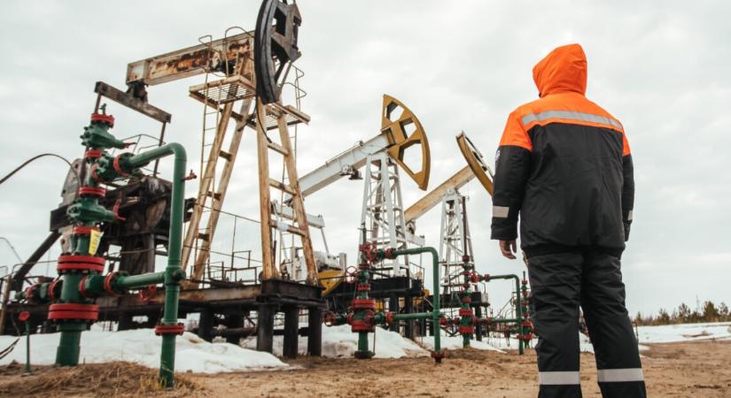 Oroszország áprilisban csökkentette az olajtermelést a dróntámadások miatt