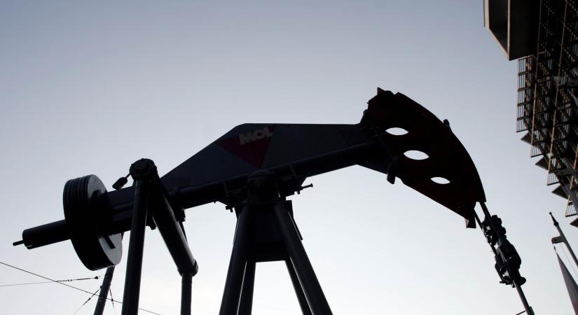 Baljósan ingadozik az olaj ára