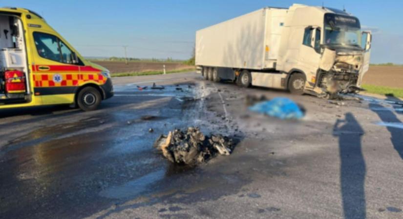 „Magaddal vittél egy darabot belőlem” – Halálos motorbaleset: kamionos tarolta le a képviselőt