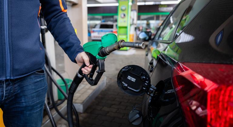 Nyilvánosságra került egy levél, olcsó üzemanyag jöhet a kutakon, figyelniük kell az autósoknak